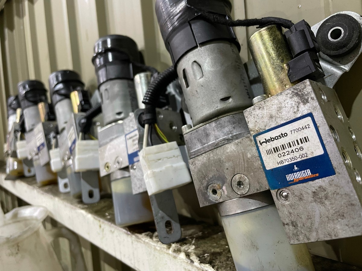 ついに！L880Kコペンのアクティブトップ、油圧ポンプの単体  